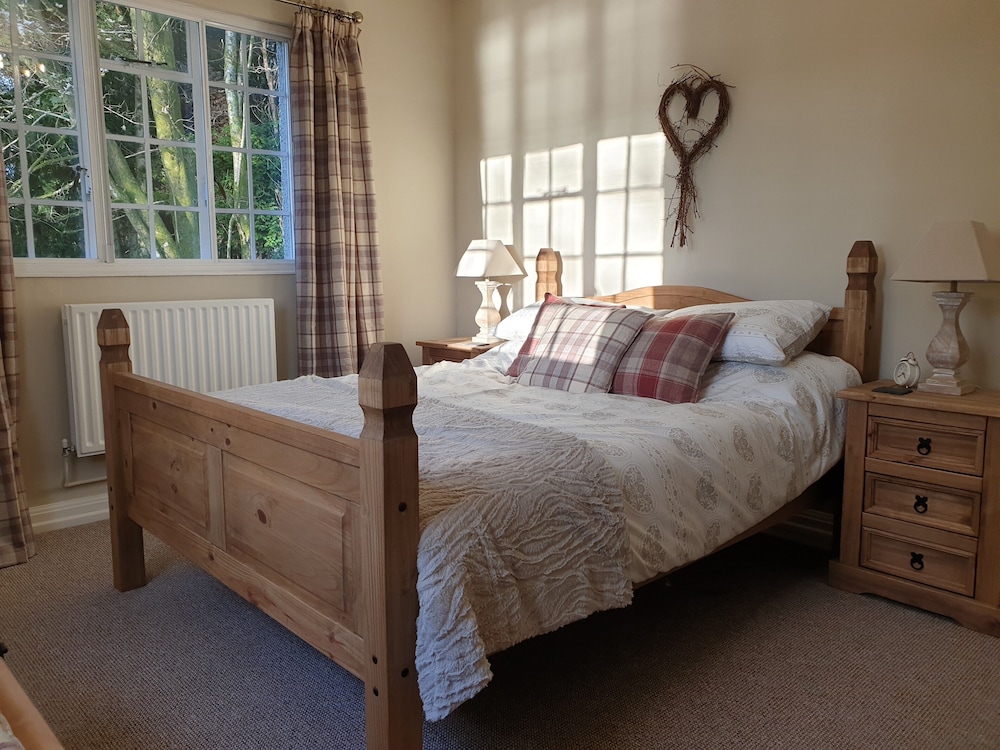 Larch Cottage view 5