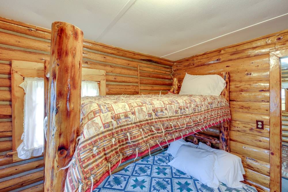 Montana Cabin: Day Trip to Glacier Natl Park! view 2