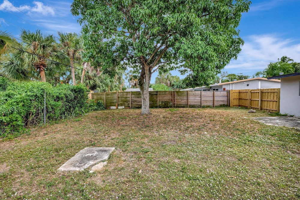 Pompano Beach Bungalow for 5!