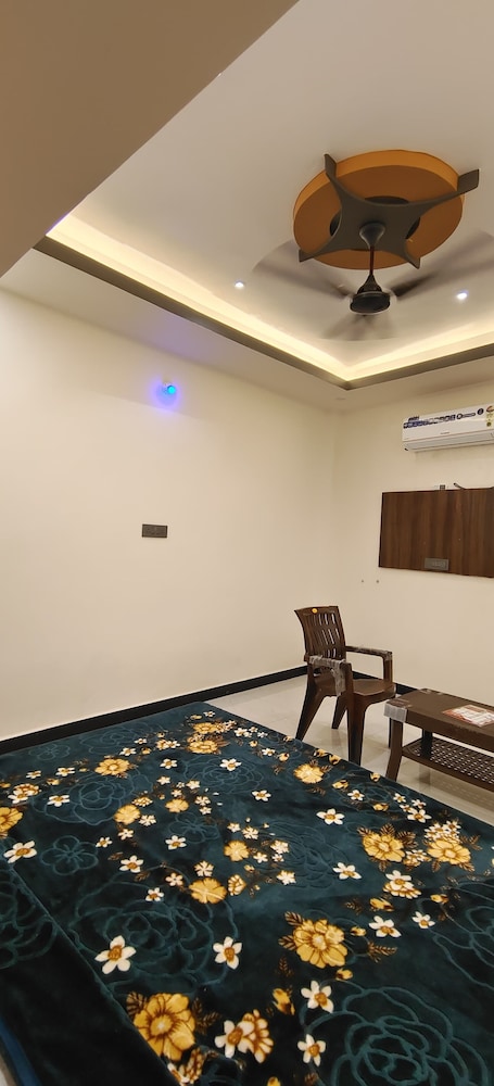 Shri Anant Mahadev Guest House