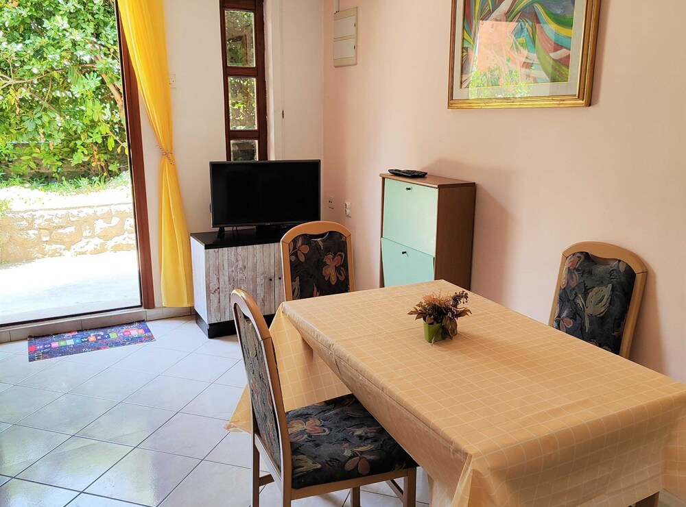 Comfortable Crikvenica Stay With Private Parking