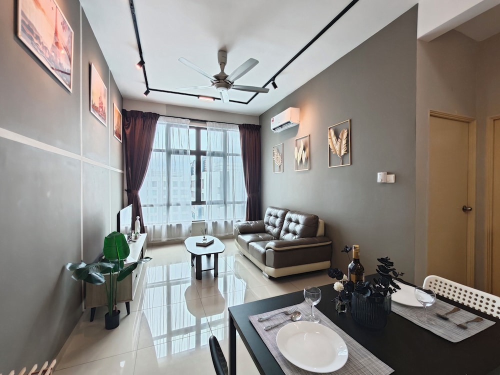 Kempas Dsummit Residences by Antlerzone
