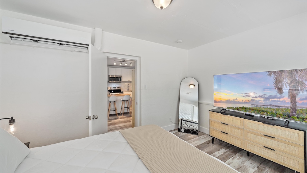 Urban Nest On 8th 4 Bedroom Home