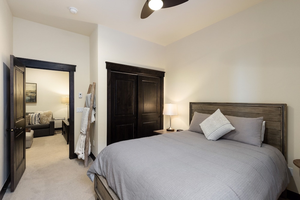 54 Outpost Drive The Alders - Private Hot Tub 4 Bedroom Condo by RedAwning view 5