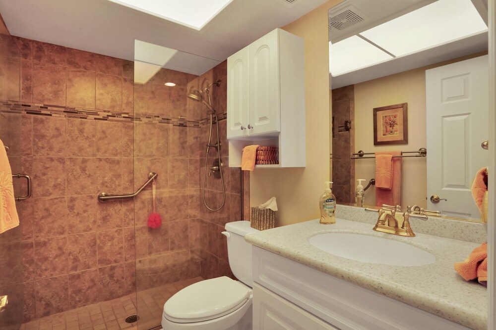 Harbor Point 224 - Bay Beach Lane 2 Bedroom Condo by RedAwning view 2