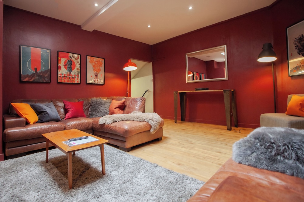 higgihaus 107 Sleeps 4 Monday - Friday