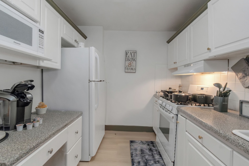 Modern 3BR Condo - Heart of ATL