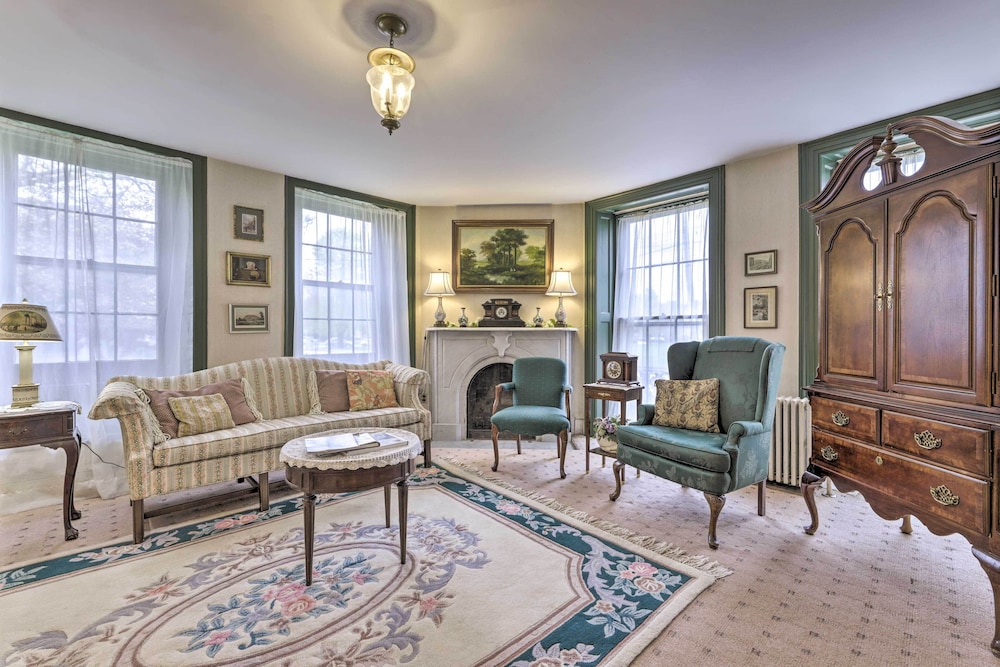 Elegant Norwich House w/ Billiards Room & Ballroom view 4
