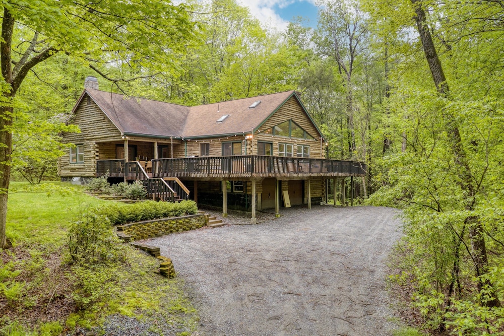 Half Moon by Avantstay 4BR Cabin w/ Large Deck & Yard w/ Patio & Outdoor Dining view 5