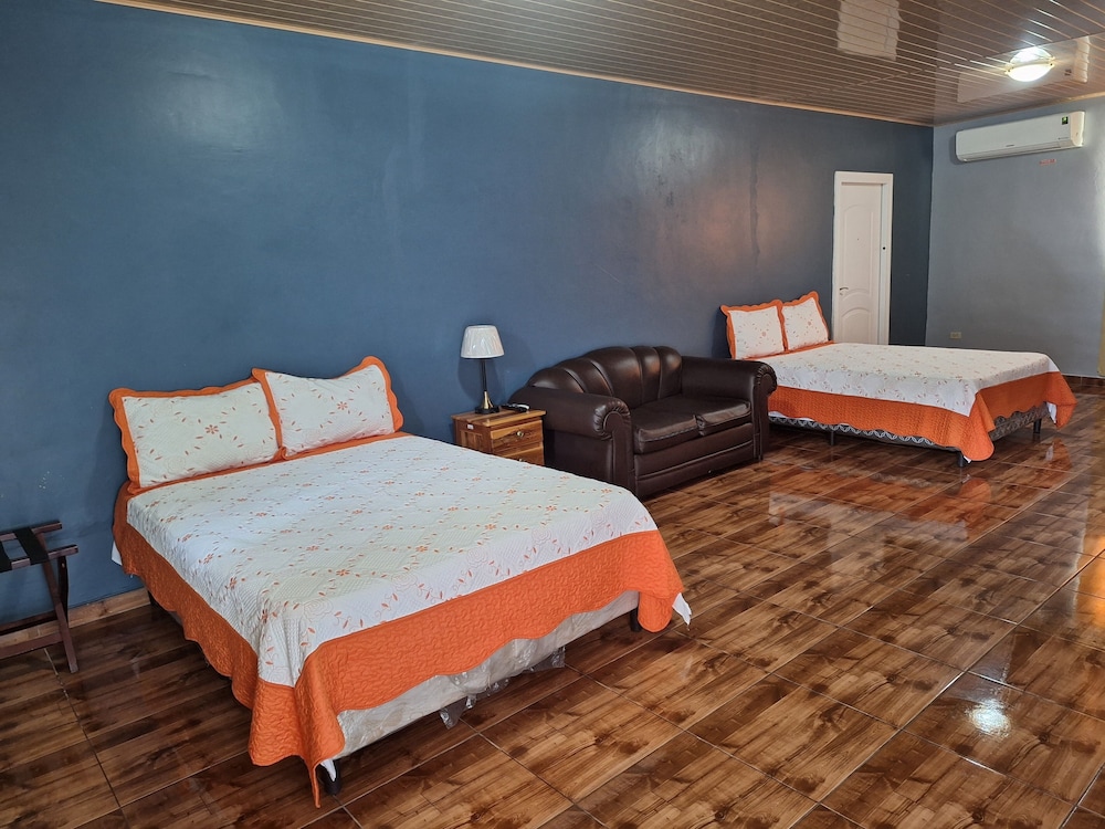 Travel Connection Hostal - Property Image 3