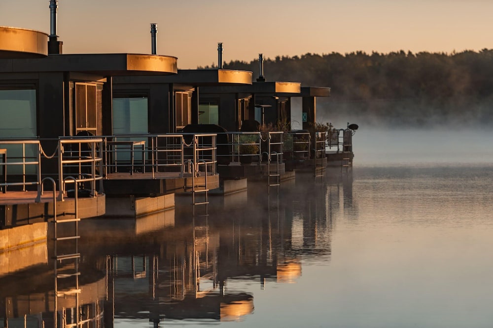 Floating House at Lake Barwalder See