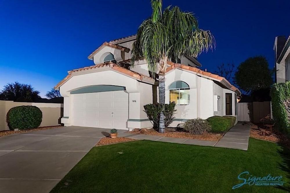 Phoenix Vacations - Gilbert Islands By Signature Vacation Rentals - Property Image 1