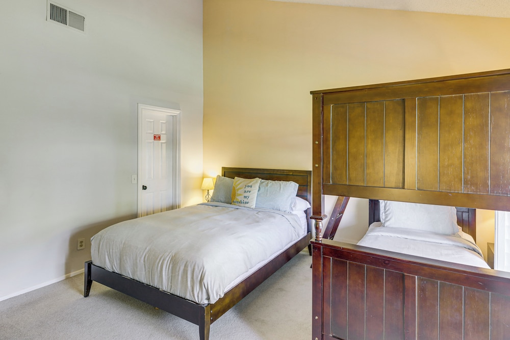 Golf & Swim: Country Club Condo in Palm Desert