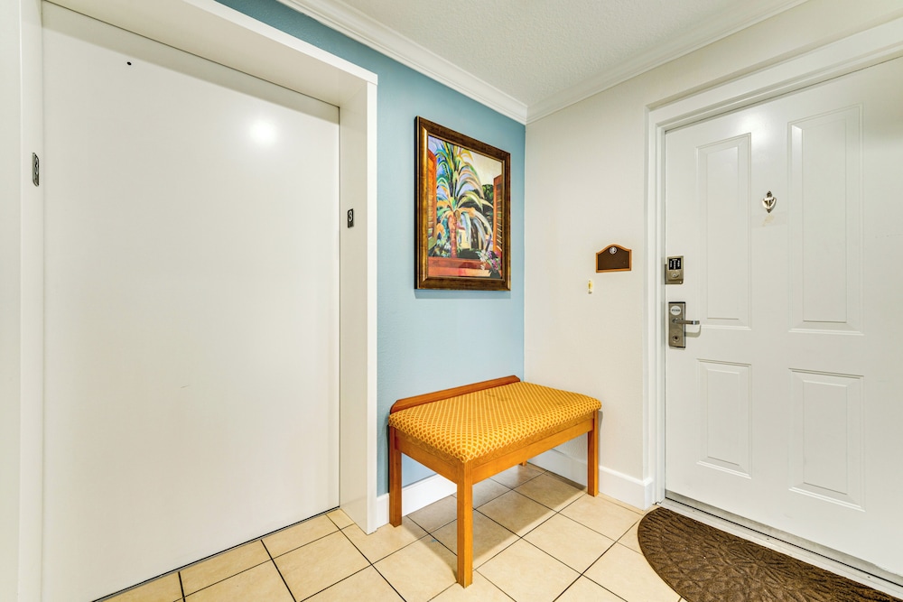 7 Mi to Disney World: Condo w/ 2 Balconies + Pools