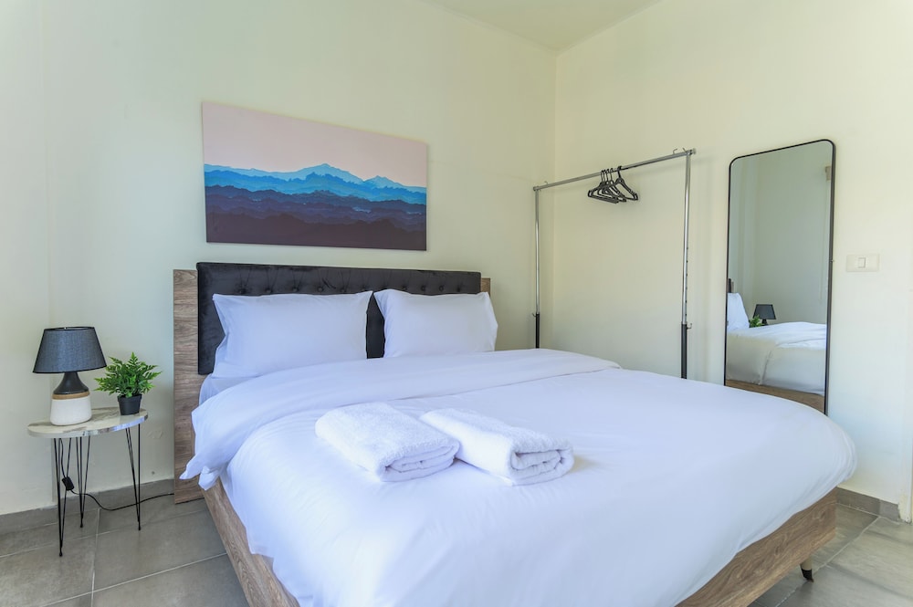 Cove - 2Br Apt W Balcony in Mar Mikhael