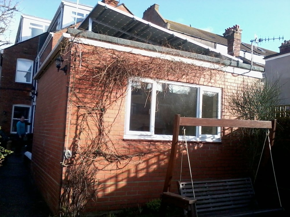 Barnes's Rest Bed & Breakfast & Caravan