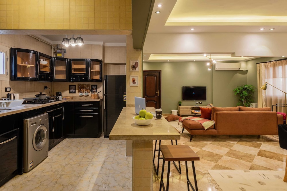 Xuru Stays I Play Foosball & Do Yoga - 1 BR Apt. 5 Min To Airport