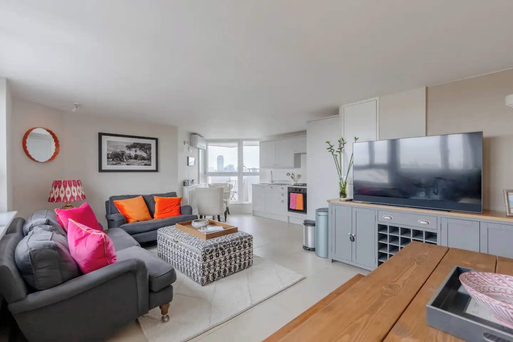 Scenic Riverside 2BD Flat - Chelsea