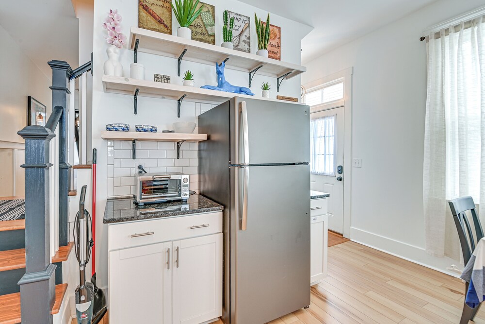 Family-friendly Louisville Gem: Prime Location!