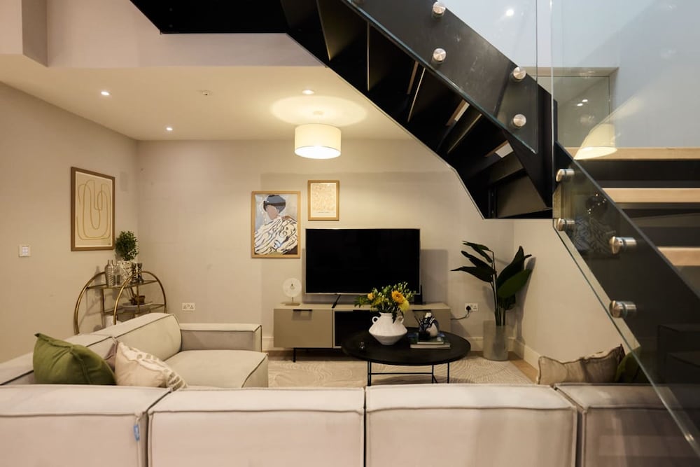 The Avery Hideout - Spacious 3bdr House With Rooftop Terrace
