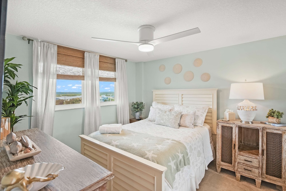 Vast Oceanfront Views Pool Patio Tennis