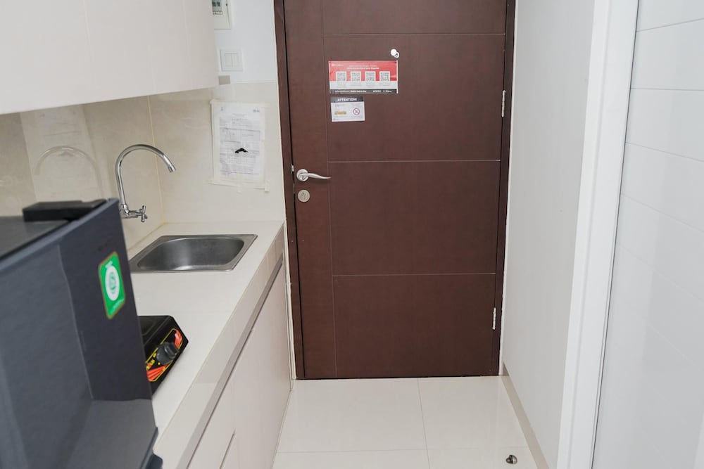 Elegant and Relaxing Studio Apartment at Springwood Residence