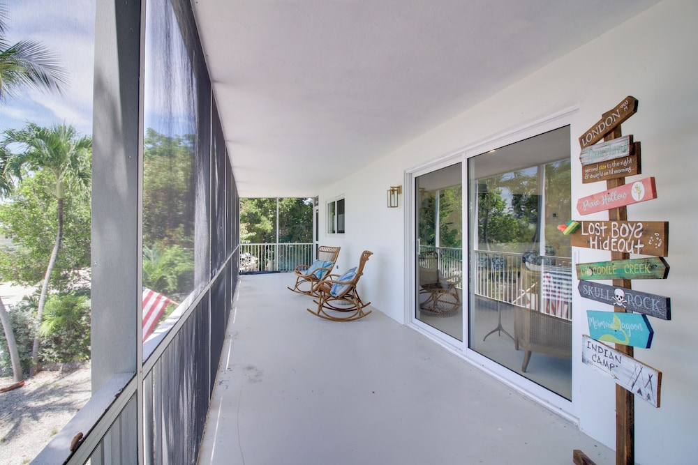 Steps to Gulf: Sleek Top-floor Apt in Tavernier!