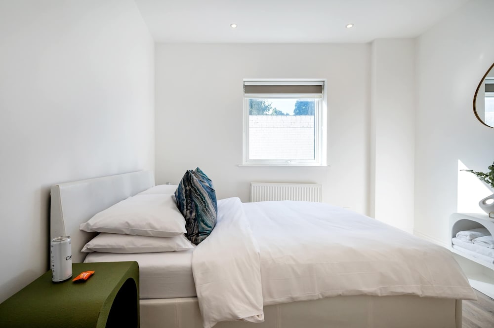 Lords Living -3 bed in Regents Park With Terrace