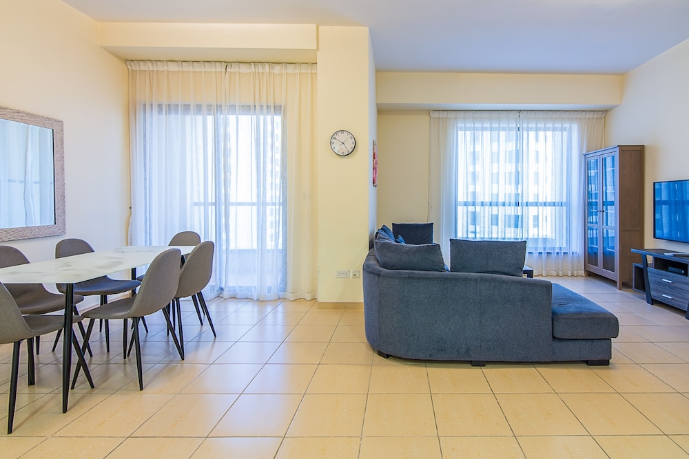Jbr Very Cozy 2 Br Apartment High Floor Sea View