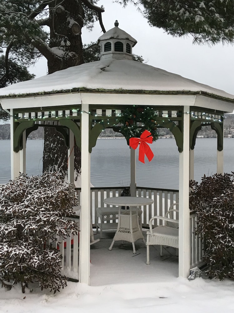 The Lake House at Ferry Point