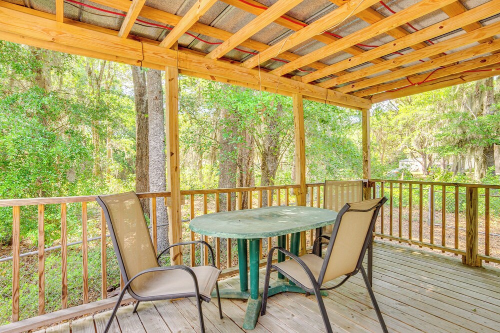 Near Historical Sites: Quiet St Helena Island Home