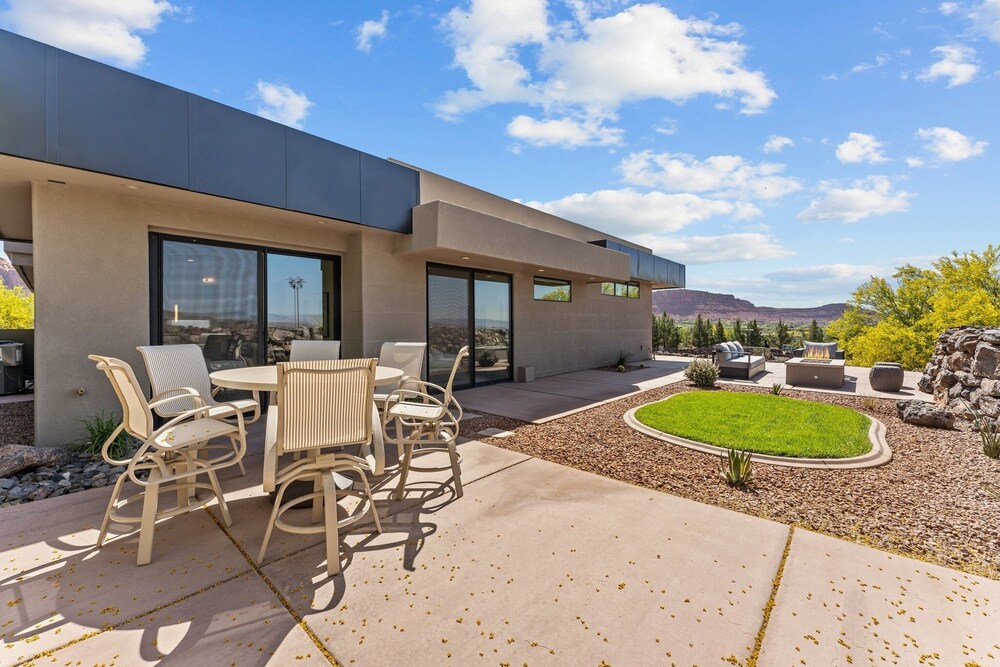 Black Desert Retreat 4 Bedroom Home