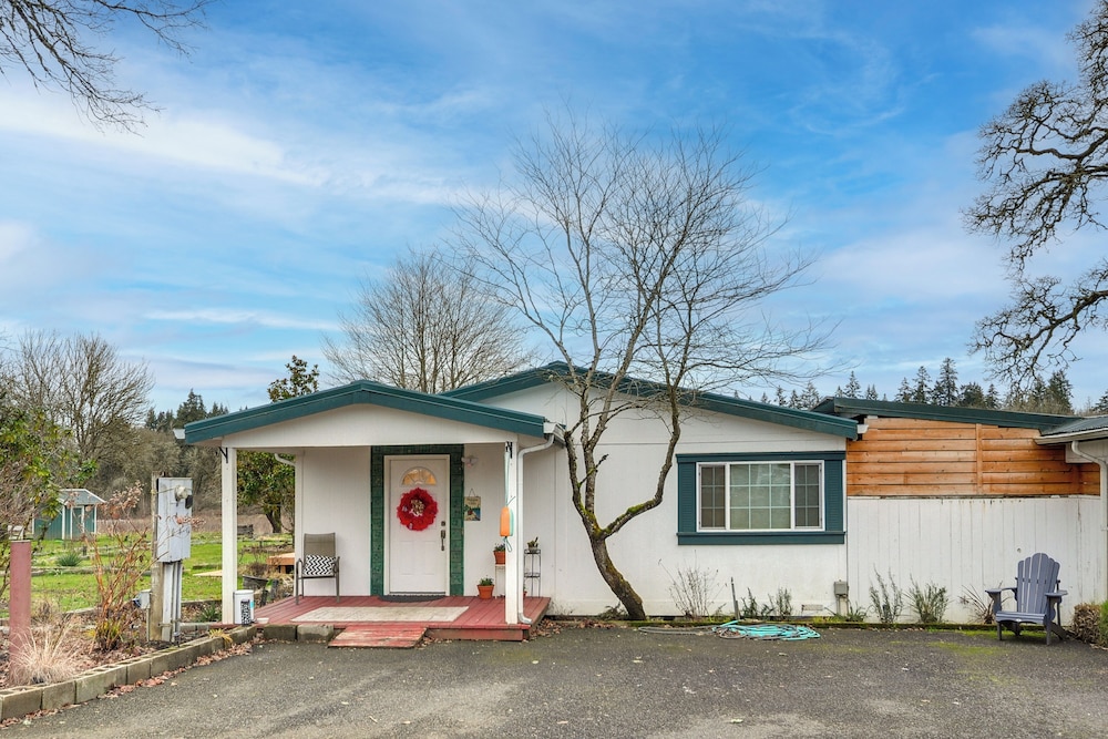 5 Mi to Forest Grove: Historic Farmland Escape