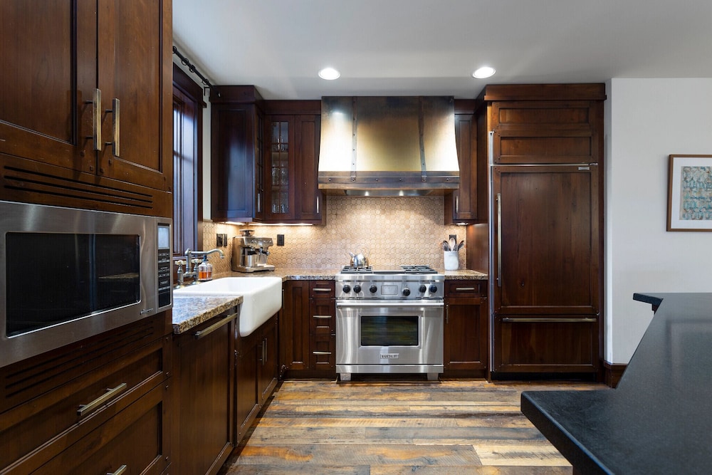 Arrowleaf Lodge- Two Bedroom Residence #209 2 Condo