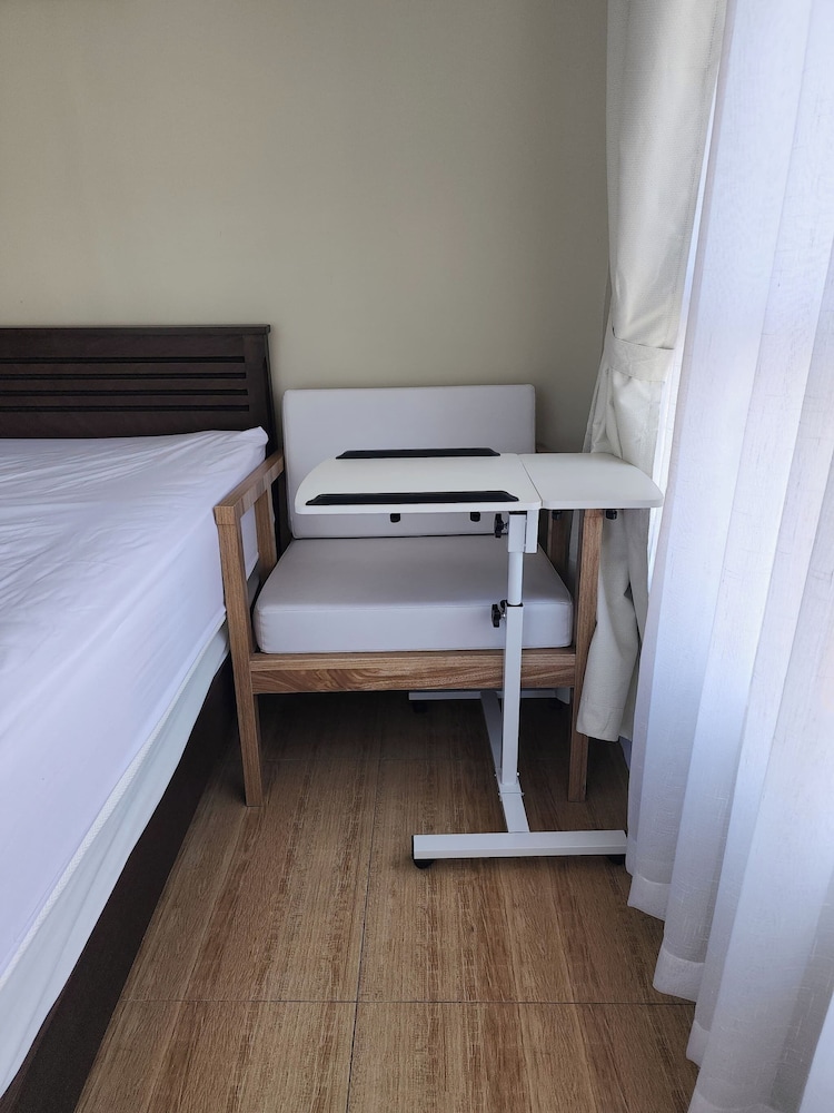 Cozy 1BR Condo in Mandaluyong City With City Skyline View