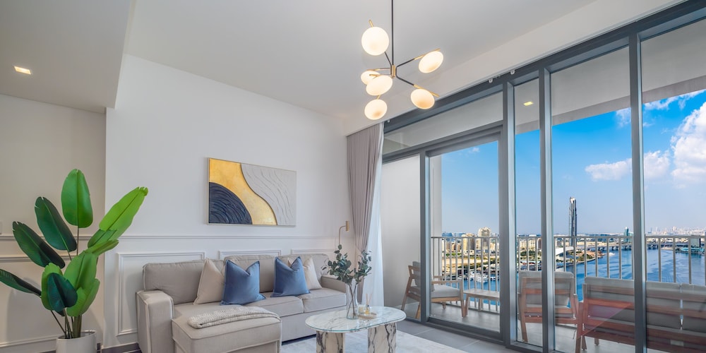 LUX The Dubai Creek Edge Suite