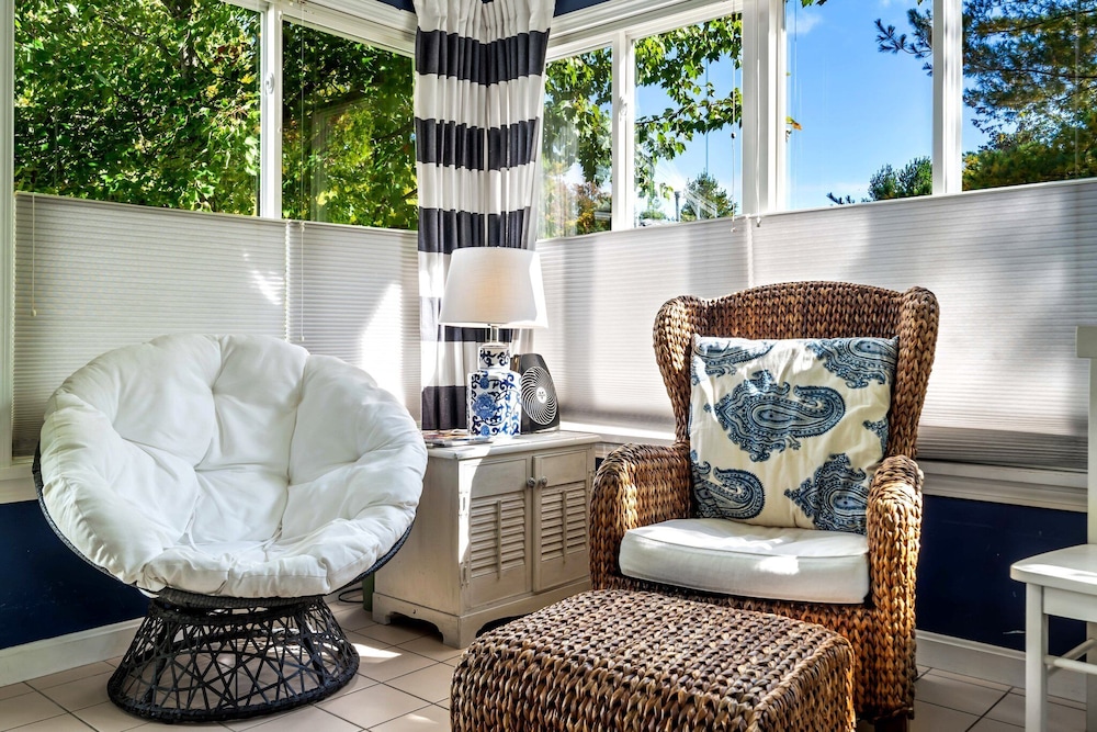 Captains Cottage Sleeps 6!