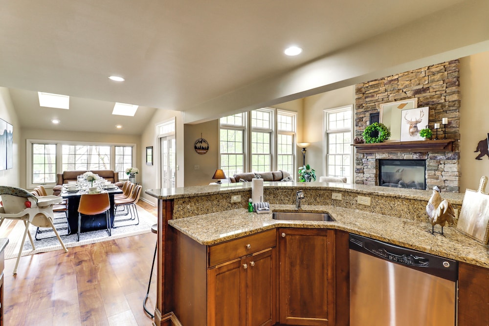 Beach Access & Hot Tub: Retreat in Lake Harmony!