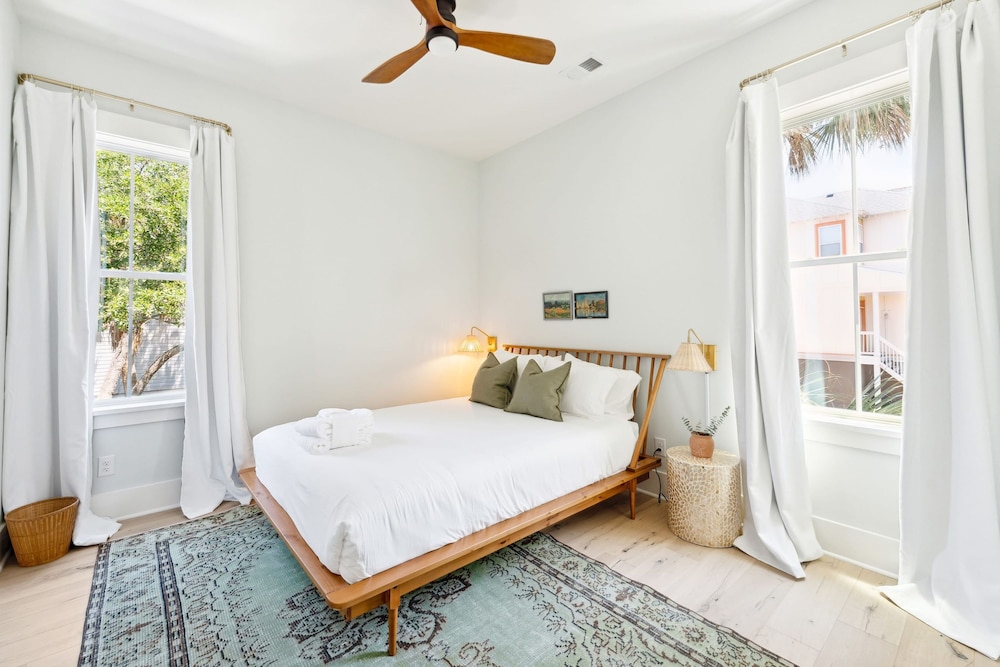 Windward House by Avantstay Walk to Beach Restaurants Saltwater Pool