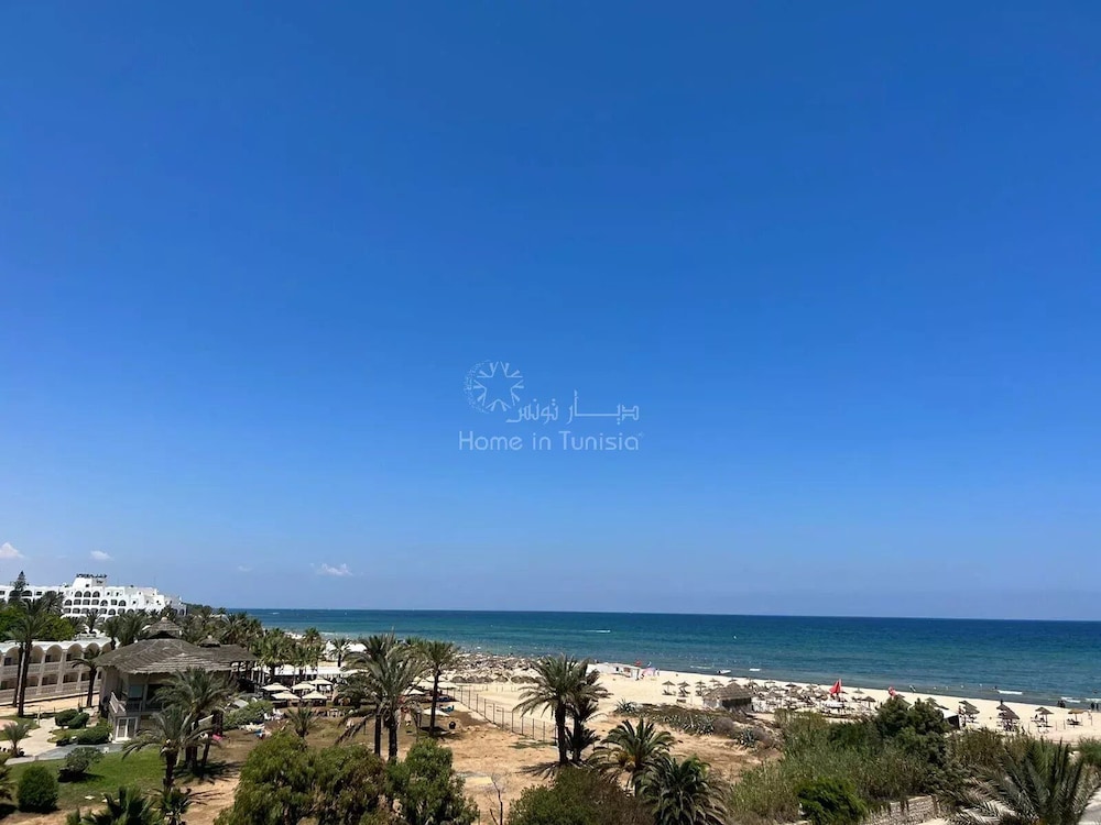 Beautiful Seafront Vacation Apartment