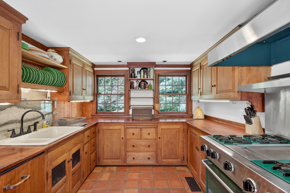 Storybook 330 Year Old Enchanting Estate 5 Bedroom Estate