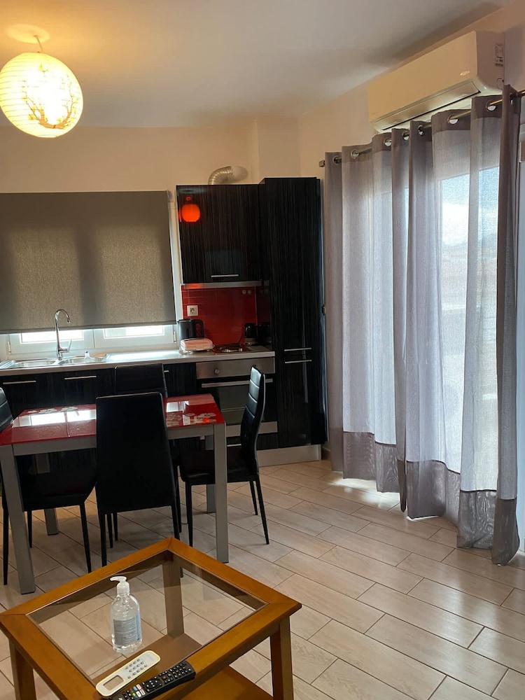 Arethousa City View Getaway - Chalkida s Cozy Gem