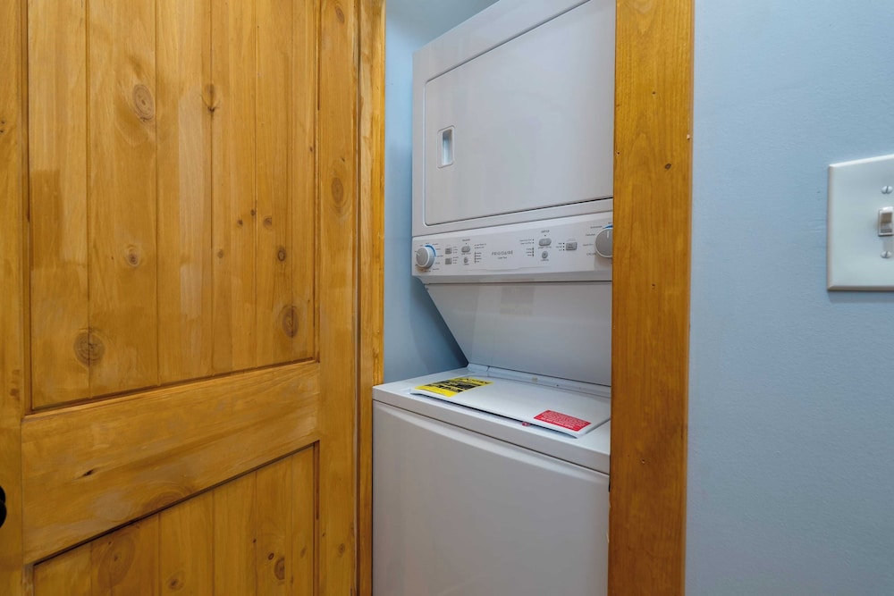 Cabin w/ Hot Tub, Game Room & Scenic Smoky Mountain Views Perfect by Avantstay