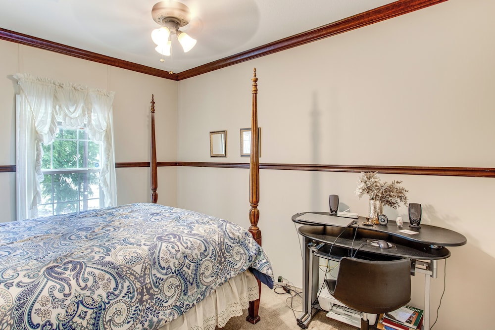 4 Mi to Weston Lake: Eastover Gem w/ Grill