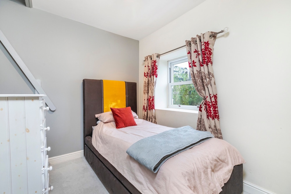 Country Farmhouse, Sleeps 13 & New 8seater Hot Tub