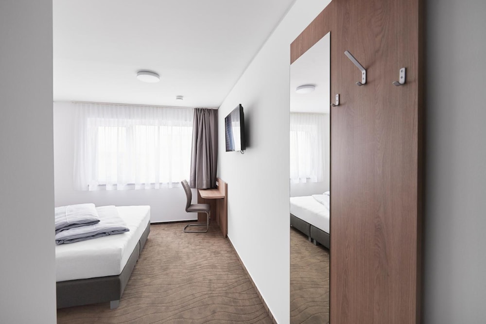 Berlin Vacations - HOTEL NEW IN - Ingolstadt - Gaimersheim - Property Image 8