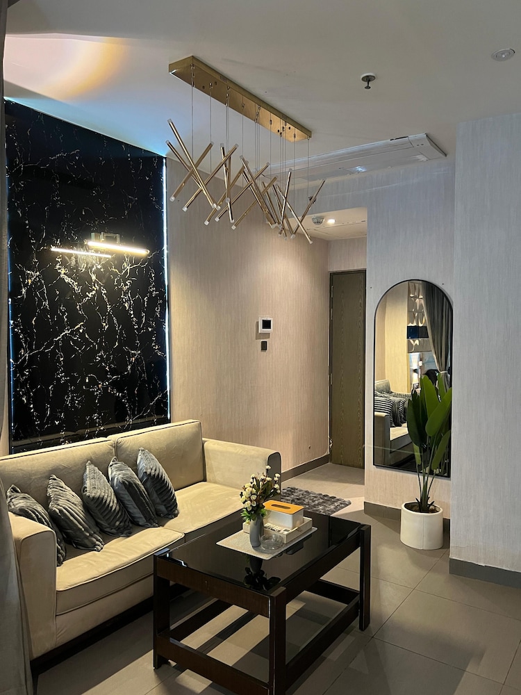 41 Floor River View - TheRoomeraStay