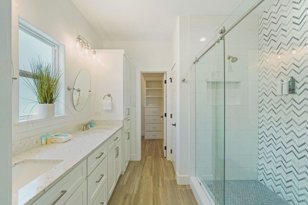 Chancla - Pet Friendly! Community Pool!