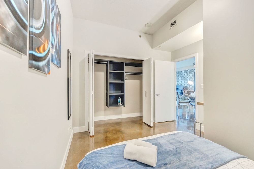 Luxury Condo With City Views Near Stampede Park