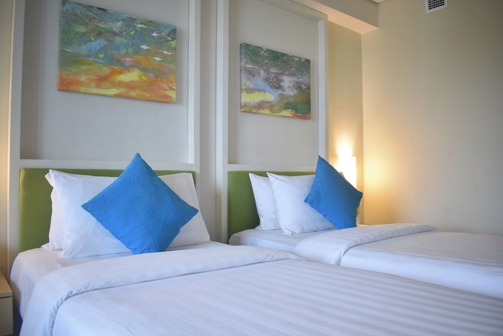 Poolside Escape Near Boracay’s Iconic Keyhole